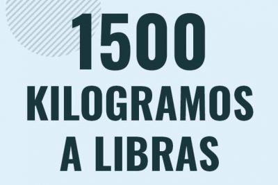Profesor en pizarra explicando cuanto es 1500 kilogramos en libras o como pasar de 1500 kg a lb