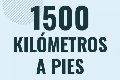 Profesor en pizarra explicando cuanto es 1500 kilometros en pies o como pasar de 1500 km a ft