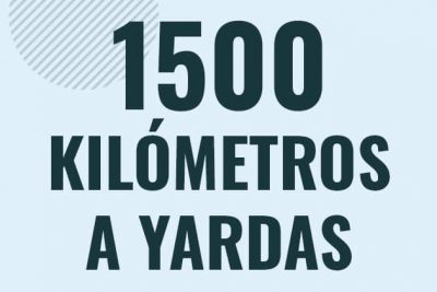 Profesor en pizarra explicando cuanto es 1500 kilometros en yardas o como pasar de 1500 km a yd