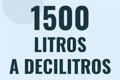 Profesor en pizarra explicando cuanto es 1500 litros en decilitros o como pasar de 1500 l a dl
