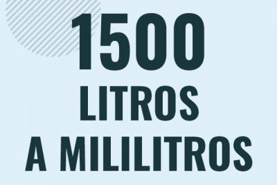 Profesor en pizarra explicando cuanto es 1500 litros en mililitros o como pasar de 1500 l a ml