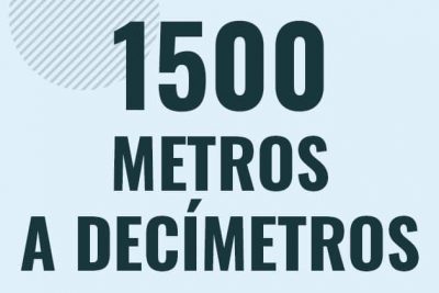 Profesor en pizarra explicando cuanto es 1500 metros en decimetros o como pasar de 1500 m a dm