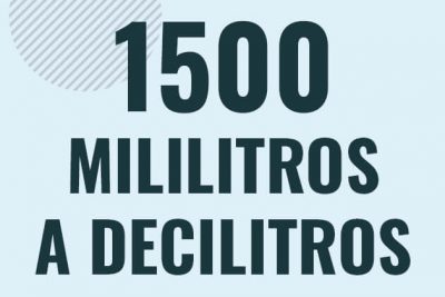 Profesor en pizarra explicando cuanto es 1500 mililitros en decilitros o como pasar de 1500 ml a dl