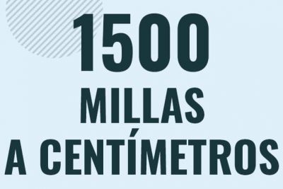 Profesor en pizarra explicando cuanto es 1500 millas en centimetros o como pasar de 1500 mi a cm