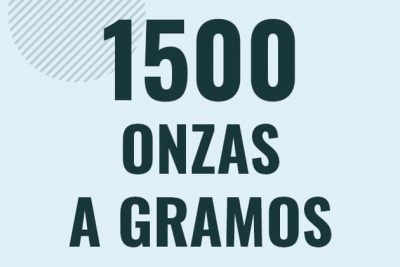Profesor en pizarra explicando cuanto es 1500 onzas en gramos o como pasar de 1500 oz a g