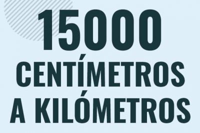 Profesor en pizarra explicando cuanto es 15000 centimetros en kilometros o como pasar de 15000 cm a km