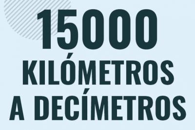 Profesor en pizarra explicando cuanto es 15000 kilometros en decimetros o como pasar de 15000 km a dm