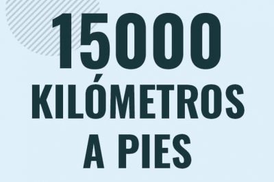Profesor en pizarra explicando cuanto es 15000 kilometros en pies o como pasar de 15000 km a ft