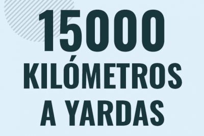 Profesor en pizarra explicando cuanto es 15000 kilometros en yardas o como pasar de 15000 km a yd