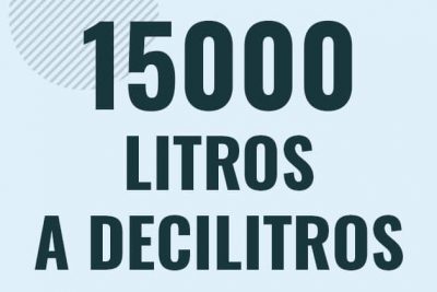 Profesor en pizarra explicando cuanto es 15000 litros en decilitros o como pasar de 15000 l a dl