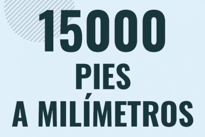 Profesor en pizarra explicando cuanto es 15000 pies en milimetros o como pasar de 15000 ft a mm