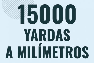 Profesor en pizarra explicando cuanto es 15000 yardas en milimetros o como pasar de 15000 yd a mm