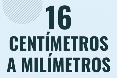 Profesor en pizarra explicando cuanto es 16 centimetros en milimetros o como pasar de 16 cm a mm