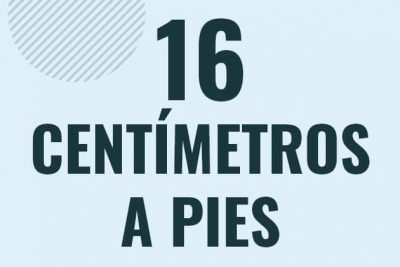 Profesor en pizarra explicando cuanto es 16 centimetros en pies o como pasar de 16 cm a ft