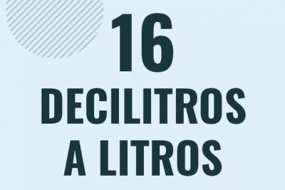 Profesor en pizarra explicando cuanto es 16 decilitros en litros o como pasar de 16 dl a l