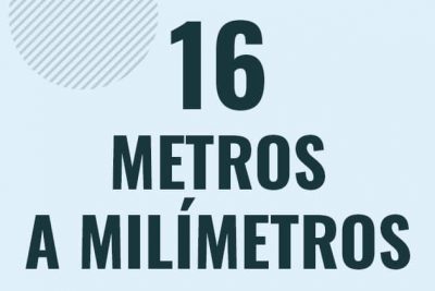 Profesor en pizarra explicando cuanto es 16 metros en milimetros o como pasar de 16 m a mm