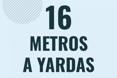 Profesor en pizarra explicando cuanto es 16 metros en yardas o como pasar de 16 m a yd
