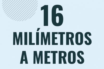Profesor en pizarra explicando cuanto es 16 milimetros en metros o como pasar de 16 mm a m