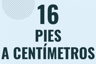 Profesor en pizarra explicando cuanto es 16 pies en centimetros o como pasar de 16 ft a cm