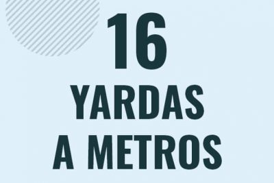 Profesor en pizarra explicando cuanto es 16 yardas en metros o como pasar de 16 yd a m