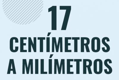 Profesor en pizarra explicando cuanto es 17 centimetros en milimetros o como pasar de 17 cm a mm