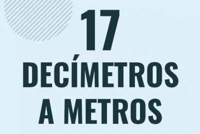 Profesor en pizarra explicando cuanto es 17 decimetros en metros o como pasar de 17 dm a m
