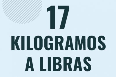 Profesor en pizarra explicando cuanto es 17 kilogramos en libras o como pasar de 17 kg a lb