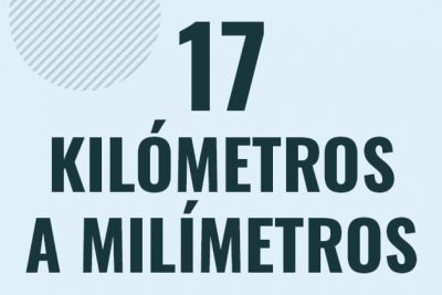 Profesor en pizarra explicando cuanto es 17 kilometros en milimetros o como pasar de 17 km a mm