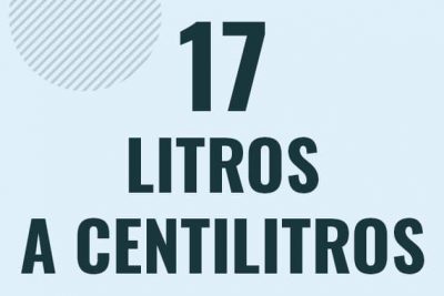 Profesor en pizarra explicando cuanto es 17 litros en centilitros o como pasar de 17 l a cl