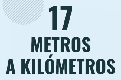 Profesor en pizarra explicando cuanto es 17 metros en kilometros o como pasar de 17 m a km