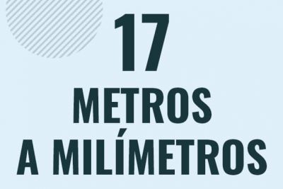 Profesor en pizarra explicando cuanto es 17 metros en milimetros o como pasar de 17 m a mm