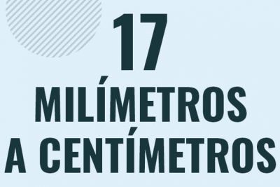 Profesor en pizarra explicando cuanto es 17 milimetros en centimetros o como pasar de 17 mm a cm