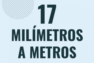 Profesor en pizarra explicando cuanto es 17 milimetros en metros o como pasar de 17 mm a m