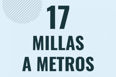 Profesor en pizarra explicando cuanto es 17 millas en metros o como pasar de 17 mi a m
