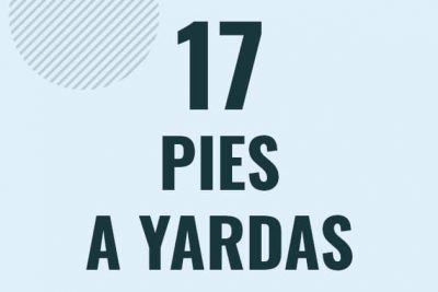 Profesor en pizarra explicando cuanto es 17 pies en yardas o como pasar de 17 ft a yd