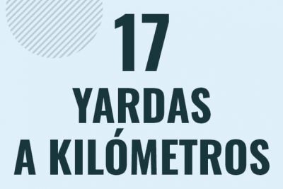 Profesor en pizarra explicando cuanto es 17 yardas en kilometros o como pasar de 17 yd a km