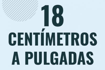 Profesor en pizarra explicando cuanto es 18 centimetros en pulgadas o como pasar de 18 cm a in