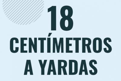 Profesor en pizarra explicando cuanto es 18 centimetros en yardas o como pasar de 18 cm a yd