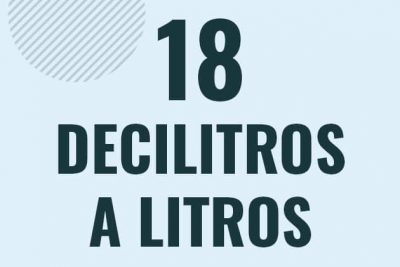 Profesor en pizarra explicando cuanto es 18 decilitros en litros o como pasar de 18 dl a l