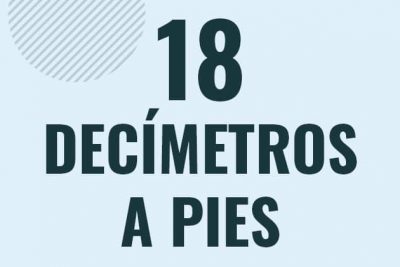 Profesor en pizarra explicando cuanto es 18 decimetros en pies o como pasar de 18 dm a ft