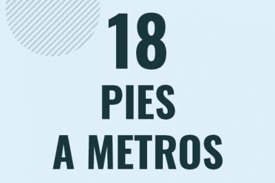 Profesor en pizarra explicando cuanto es 18 pies en metros o como pasar de 18 ft a m