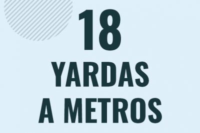 Profesor en pizarra explicando cuanto es 18 yardas en metros o como pasar de 18 yd a m