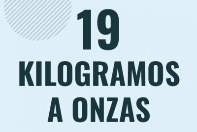 Profesor en pizarra explicando cuanto es 19 kilogramos en onzas o como pasar de 19 kg a oz