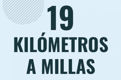 Profesor en pizarra explicando cuanto es 19 kilometros en millas o como pasar de 19 km a mi