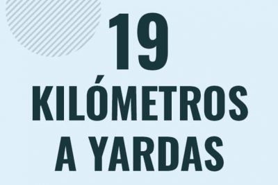 Profesor en pizarra explicando cuanto es 19 kilometros en yardas o como pasar de 19 km a yd