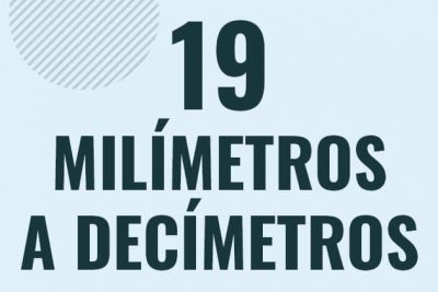 Profesor en pizarra explicando cuanto es 19 milimetros en decimetros o como pasar de 19 mm a dm