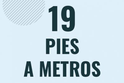 Profesor en pizarra explicando cuanto es 19 pies en metros o como pasar de 19 ft a m