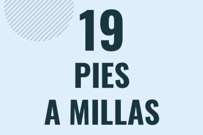 Profesor en pizarra explicando cuanto es 19 pies en millas o como pasar de 19 ft a mi