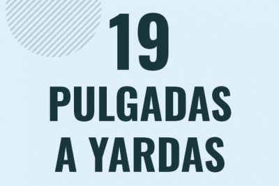 Profesor en pizarra explicando cuanto es 19 pulgadas en yardas o como pasar de 19 in a yd