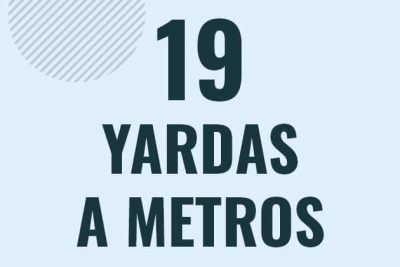Profesor en pizarra explicando cuanto es 19 yardas en metros o como pasar de 19 yd a m